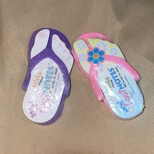 Bundle of 2 Vintage Unique Rare 2005 Mini Flip Flop Sticky Notes. New and sealed